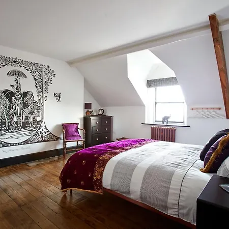 Jet Black Jewel Gæstehus