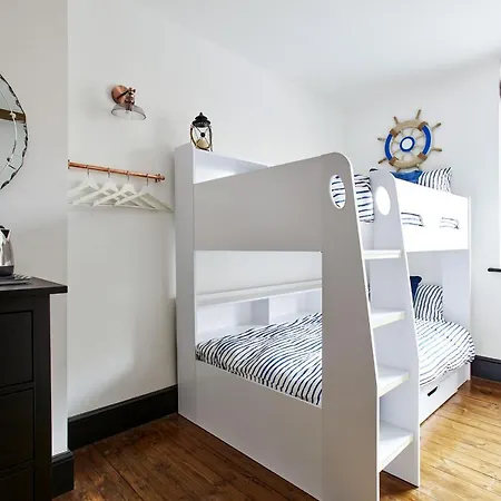Jet Black Jewel 3* Whitby