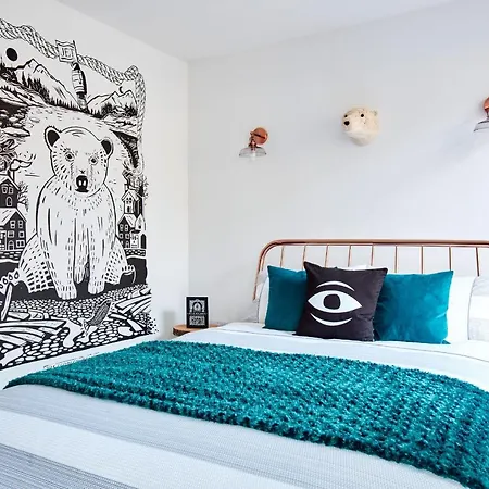 Jet Black Jewel 3* Whitby