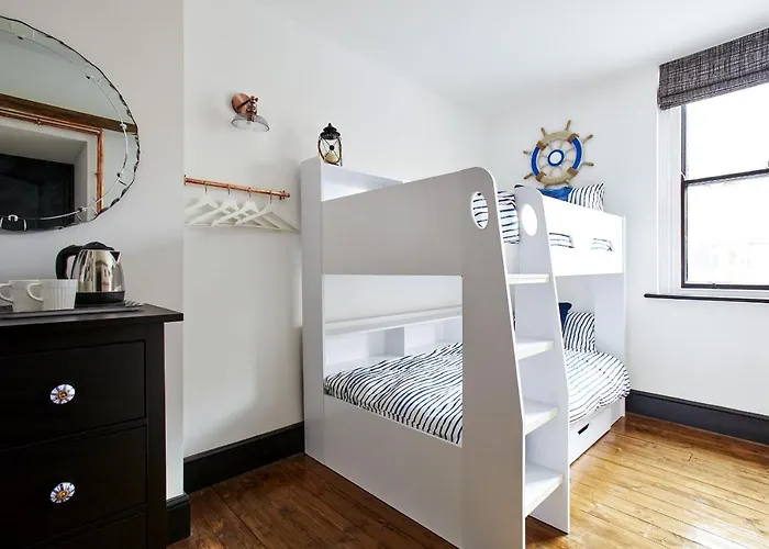 Jet Black Jewel 3* Whitby