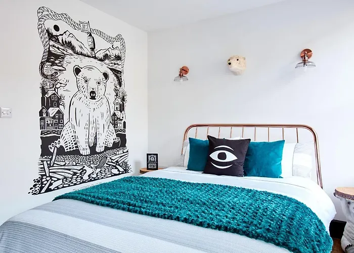 Jet Black Jewel 3* Whitby