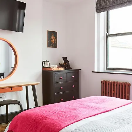 Jet Black Jewel Gasthuis